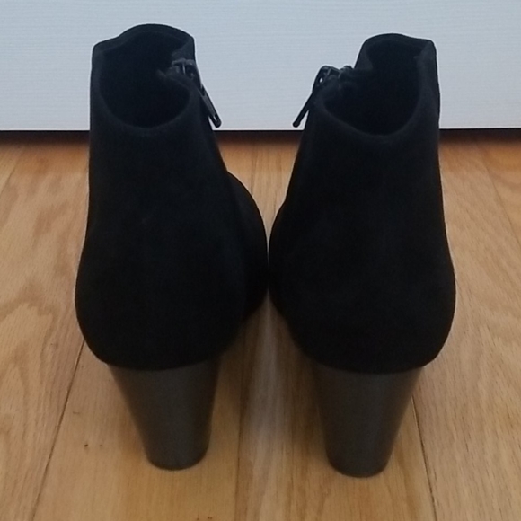 Black heeled boots - Picture 3 of 3